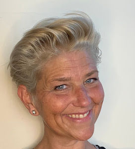 Meet your Posher, Dee